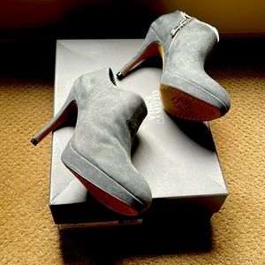 New Vince Camuto Suede Grey Booties